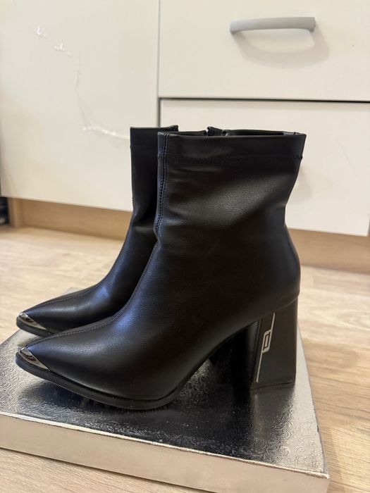 Продам черный ботильоны