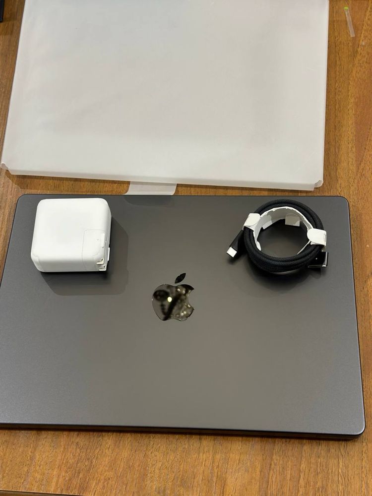 macbook  pro 14 inches M4 16gb 512gb