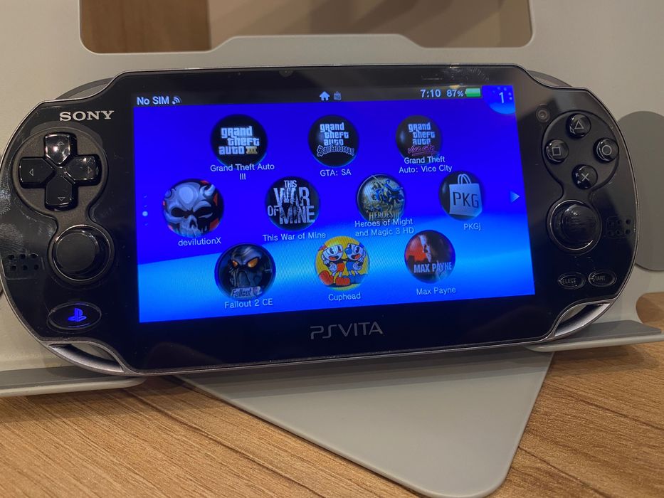 Sony PS Vita Oled – Negru  – 128GB – Modată + Jocuri