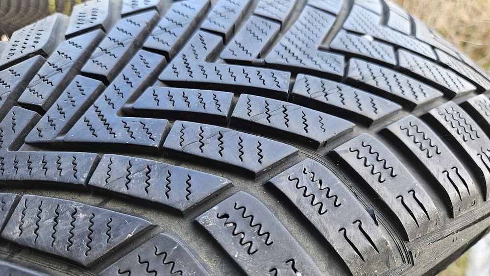 2бр гуми 205 60 16 дот 22 вредещайн