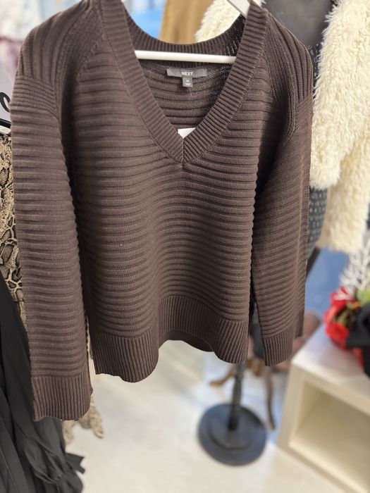 Чисто нови пуловери next