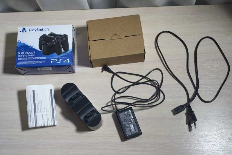Зарядное док-станция для геймпадов DUALSHOCK 4.