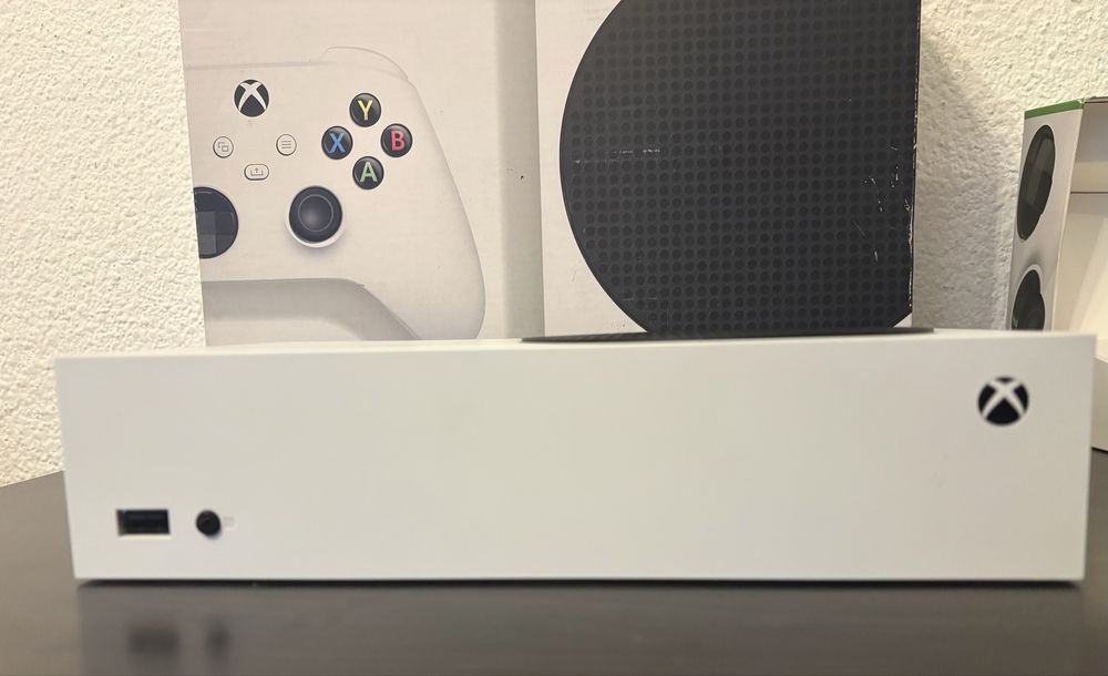 Xbox seria S ca nou cu 2 manete