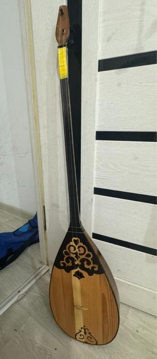 Домбра сатылады