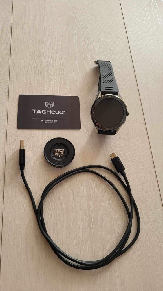 Продавам часовник Tag Hauer Connected