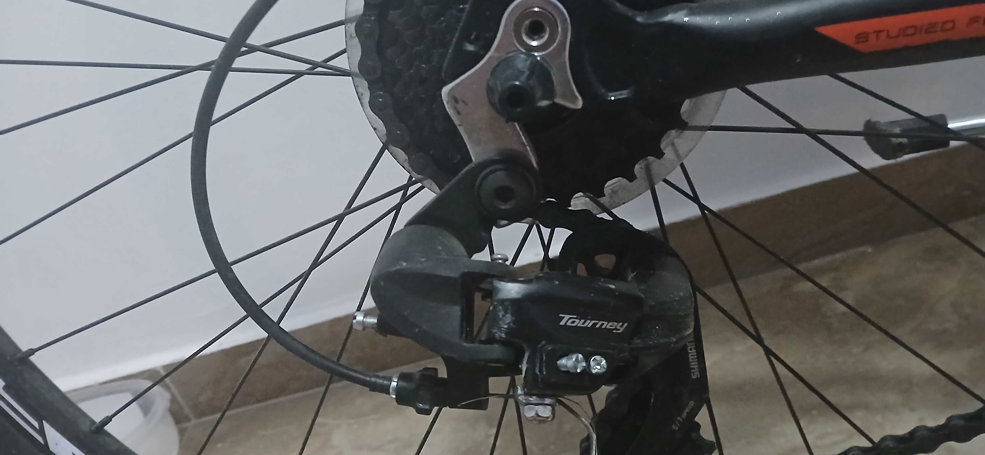 Vand bicicleta omega in stare foarte buna
