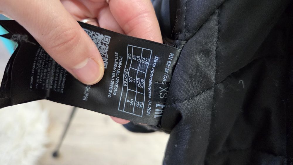 Geaca Guess marimea XS