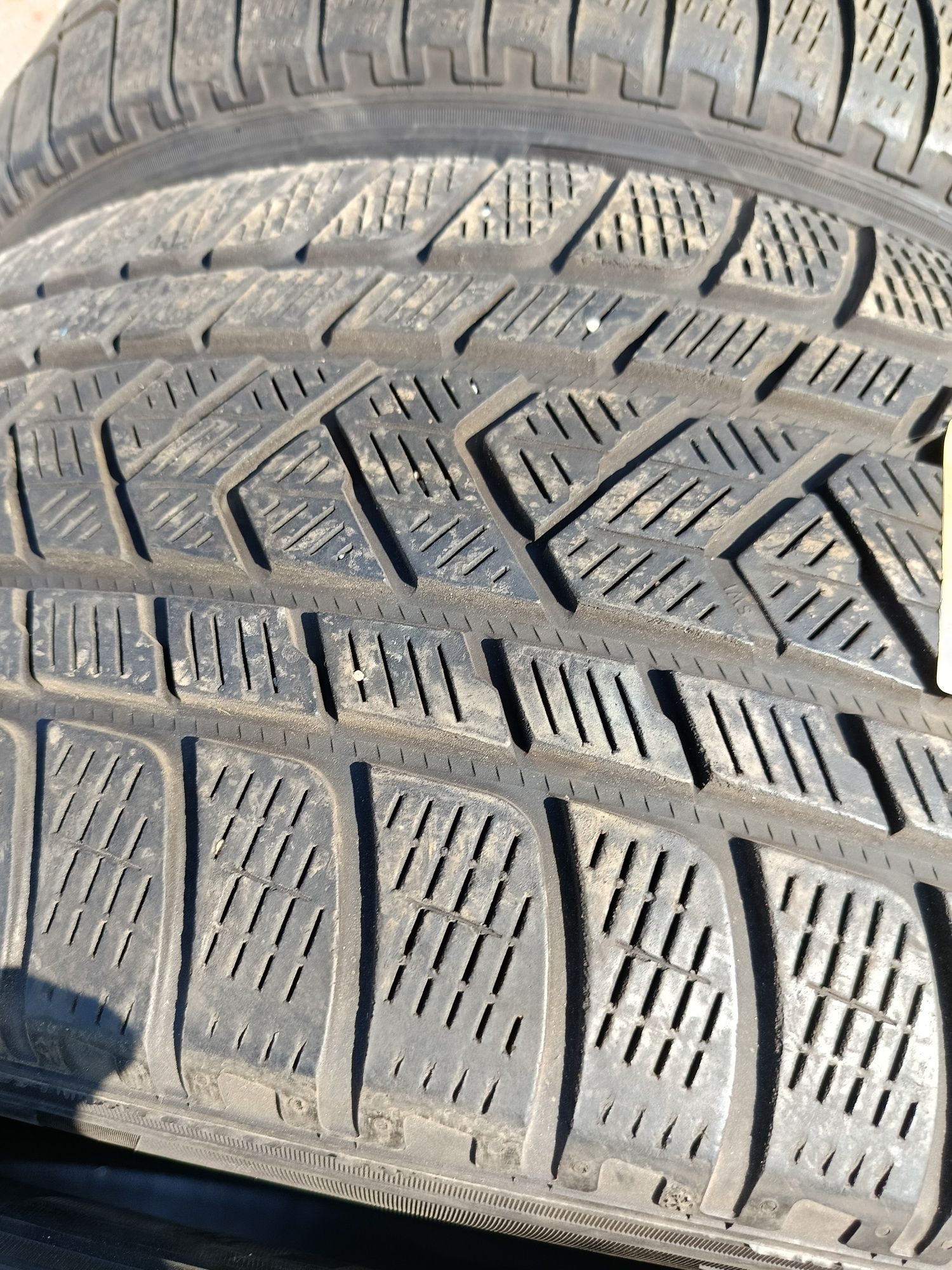 Зимни гуми -20цола -275/50-1бр.-95лв."PIRELLI"