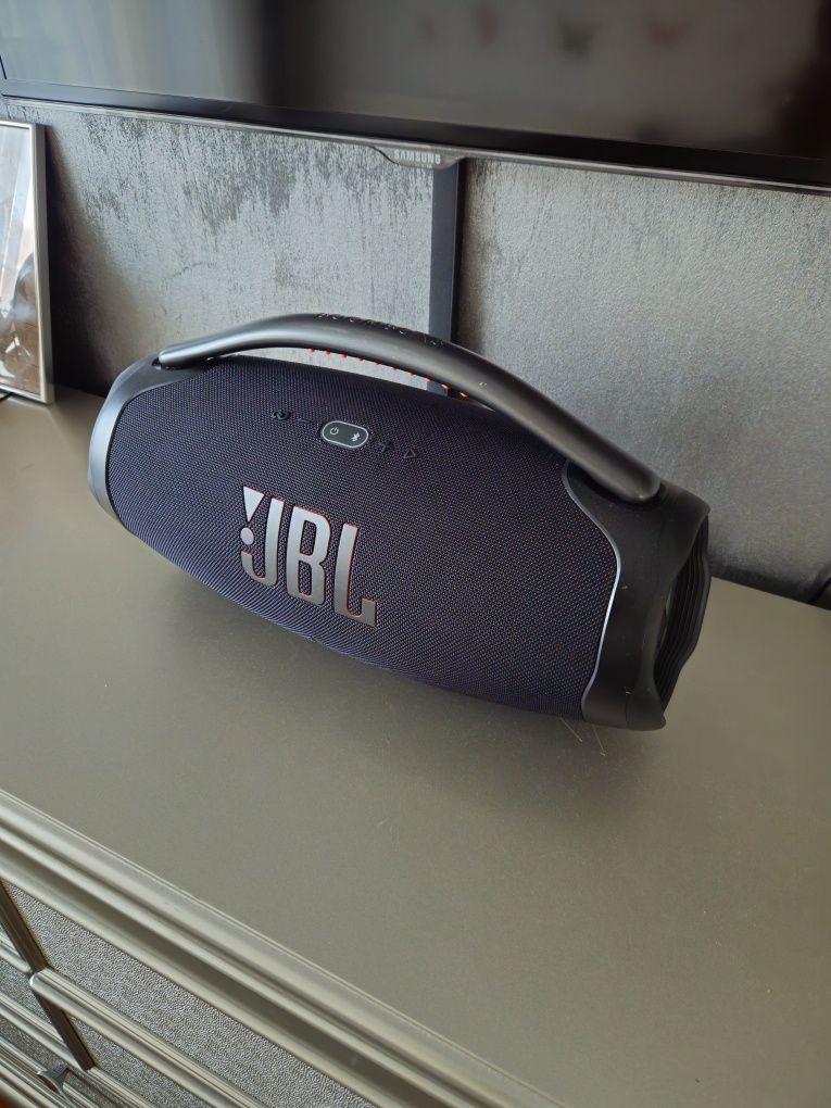 Vând jbl boombox 3