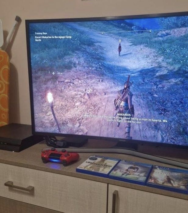 Sony PS 4, 500GB + джойстик + игри