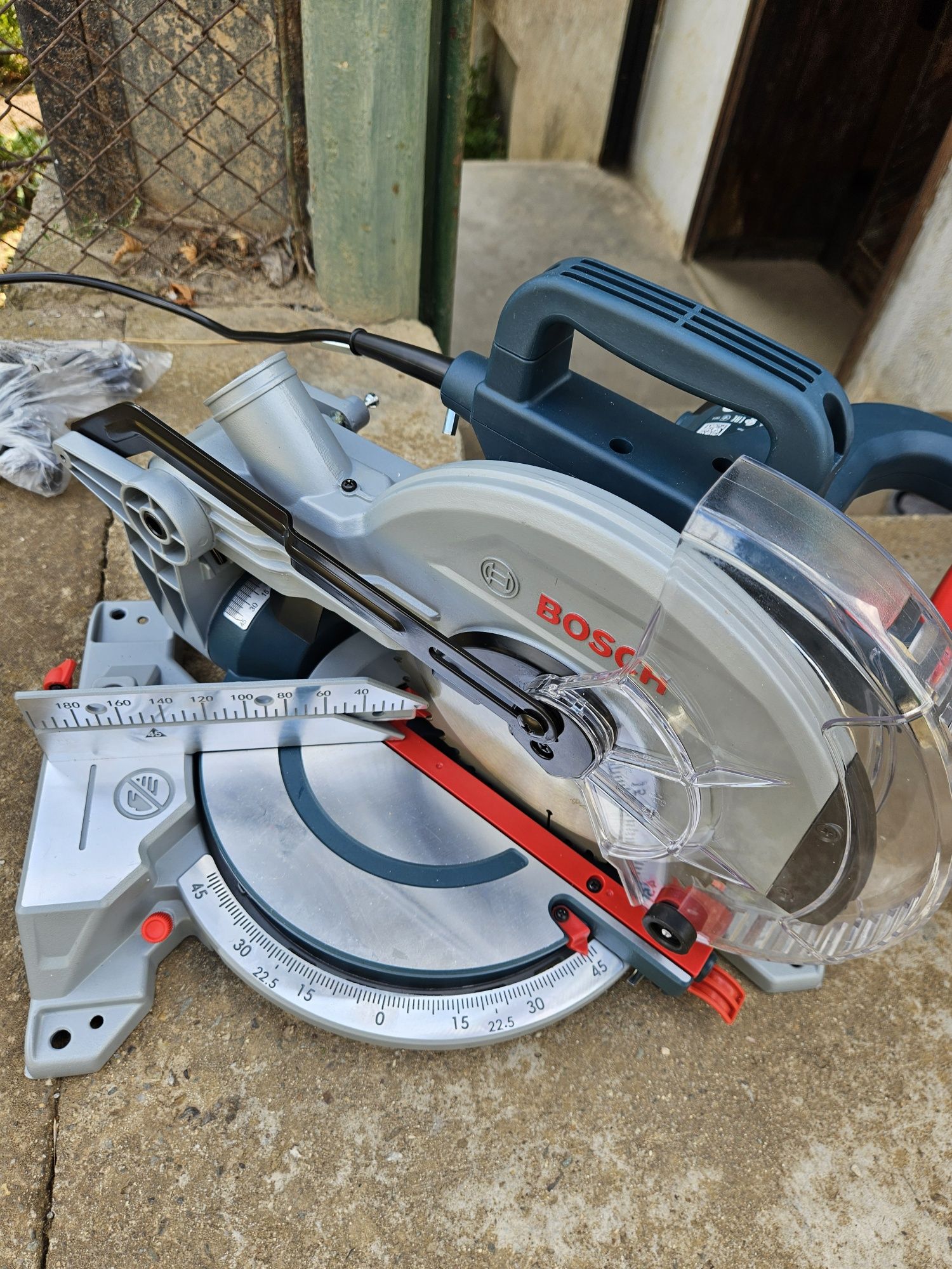 Настолен циркуляр Bosch