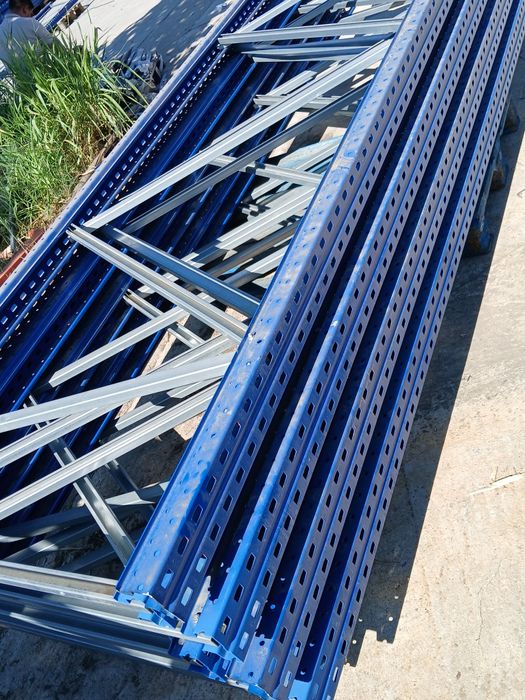 Avem rafturi metalice de vânzare
