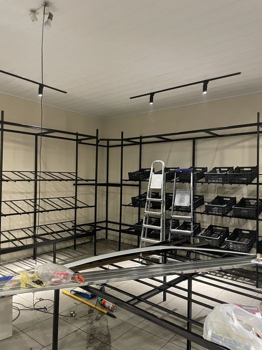 Полки железные новые угловые