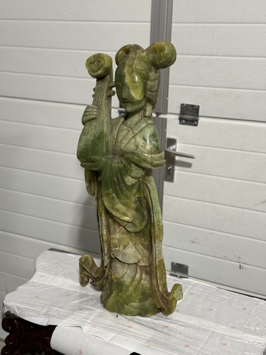 Statueta chinezeasca din jad verde