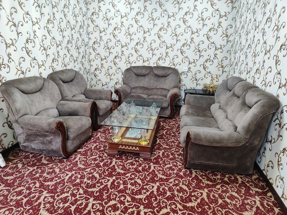 Продаётся диван кресло и журнальный столик