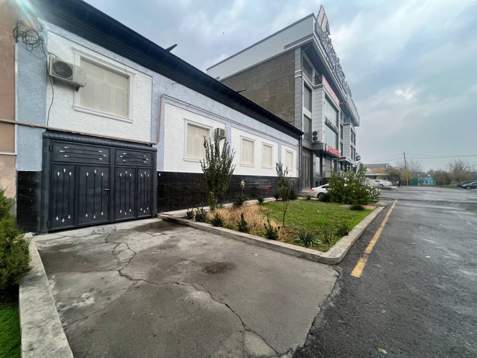 Uy sotiladi sergili mosti yonida yoʻlli yuzida