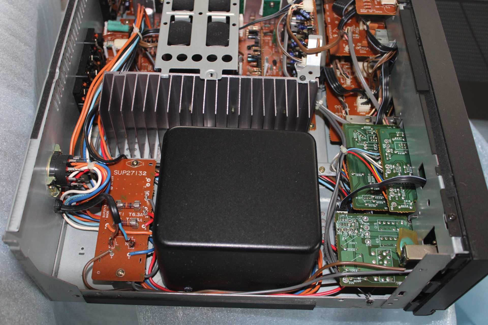 Усилвател Technics SU-V8X - 2х120w ВЪРХОВ Модел