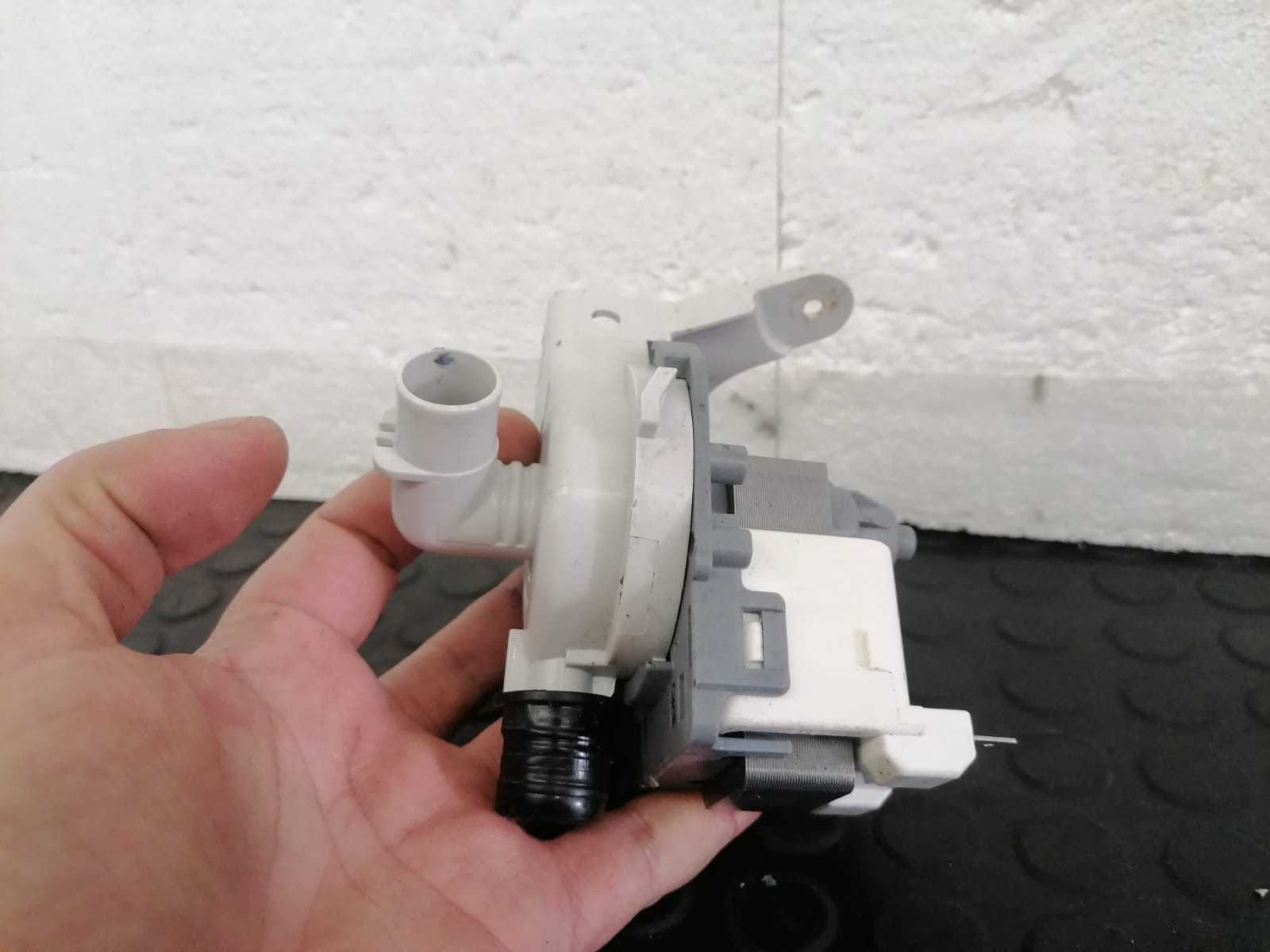 Pompa recirculare masina de spalat verticala AEG 7000 Series / C145