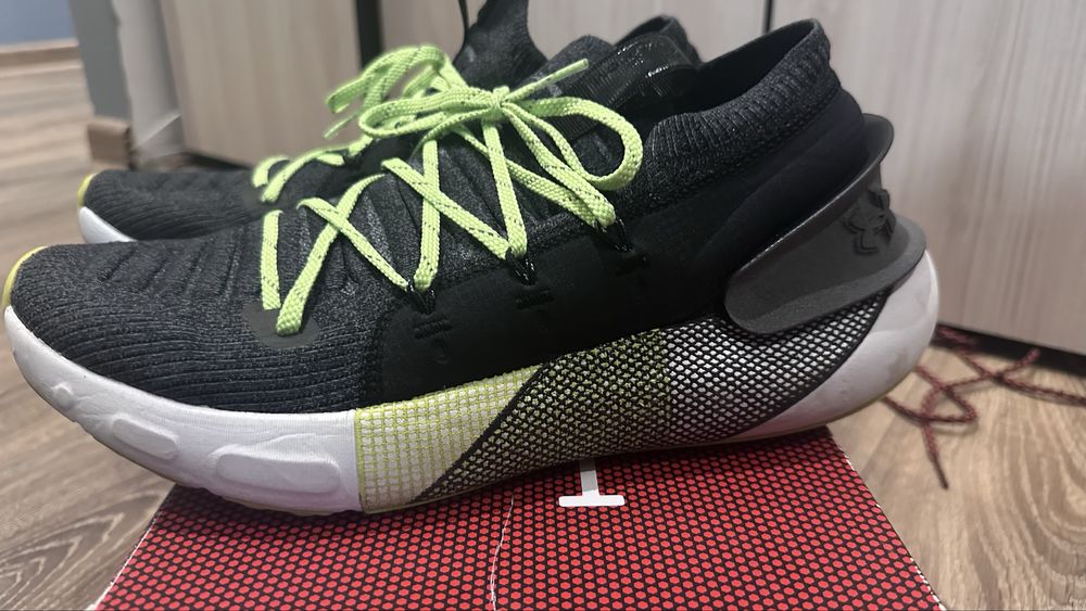 Маратонки Under Armour HOVR Phanthom3