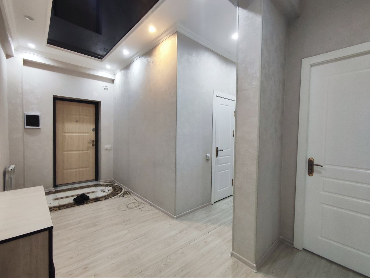 Bez makler uy ijaraga beriladi sergeli 3-metro bekat 3 xona 82 kv.m