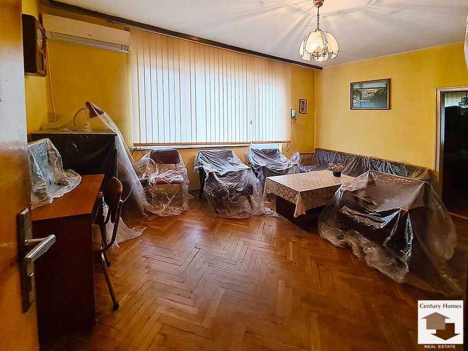 104966 ЕКСКЛУЗИВНО! Тристаен апартамент с гараж, център В. Търново