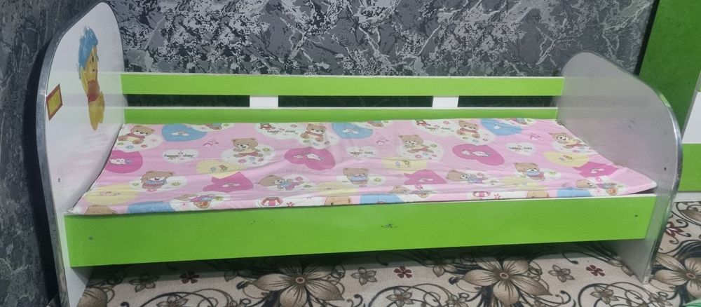 Bolalar yotoq kravati