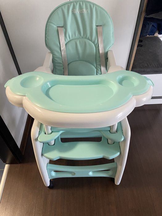 Scaun bebelus + masuta de luat masa