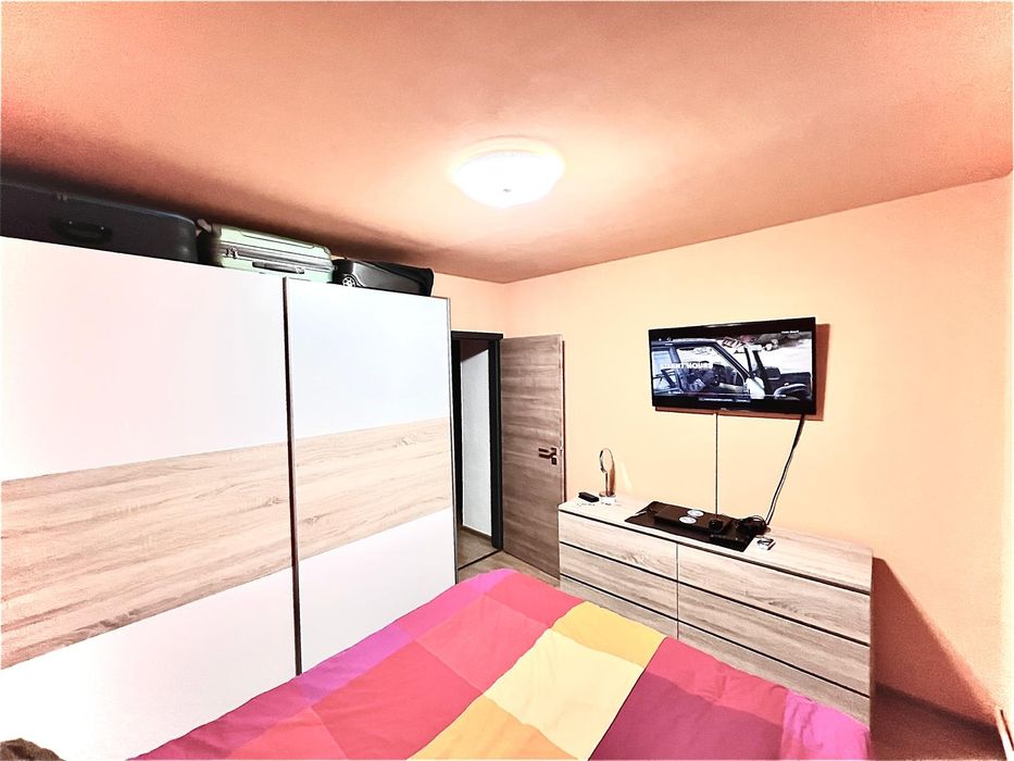 Proprietar închiriez apartament cu 4 camere, 2 băi, 2 balcoane