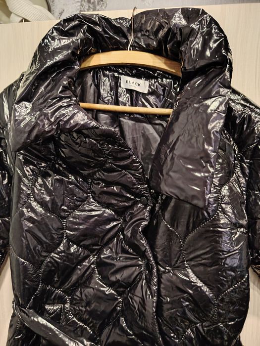 Дълго лачено яке подходящо за есенно зимния сезон