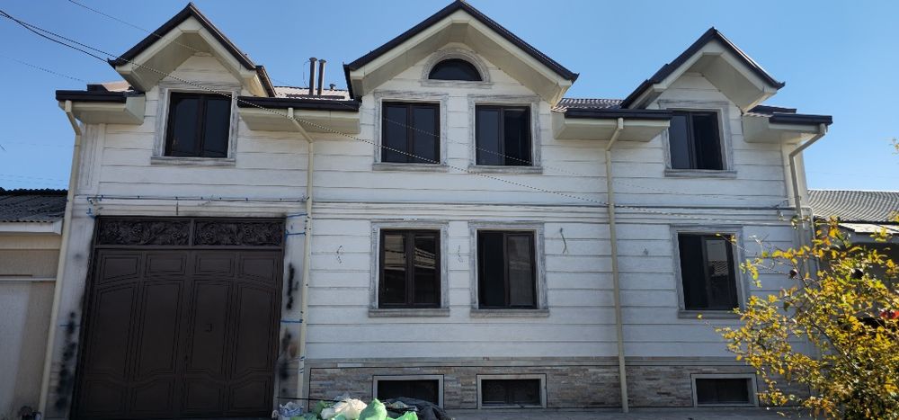 Archa ko'chada kapital ta'mir bo'layotgan uy