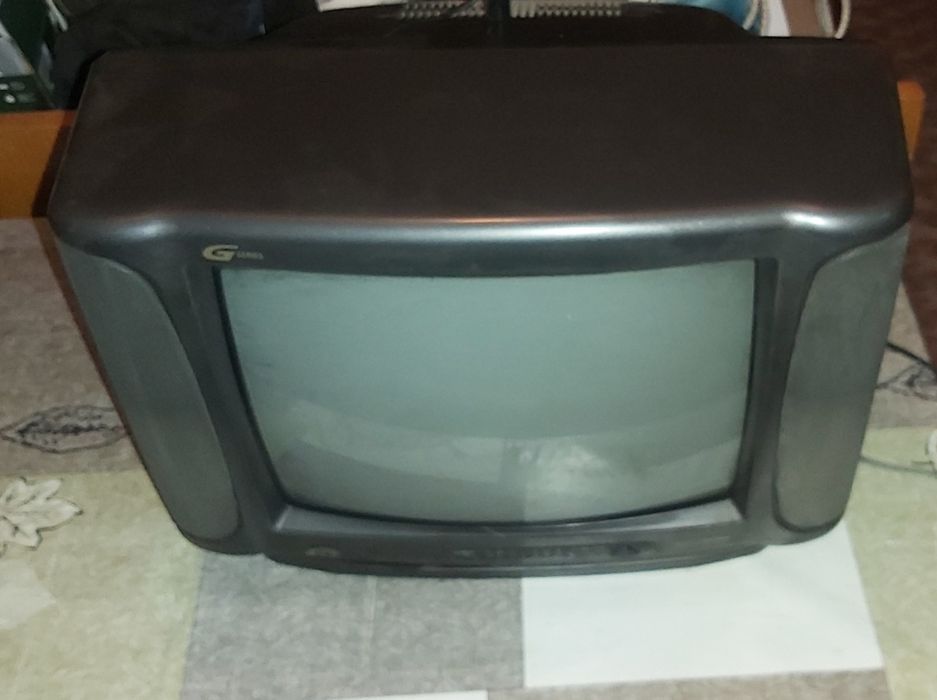 Продавам телевизор JVC