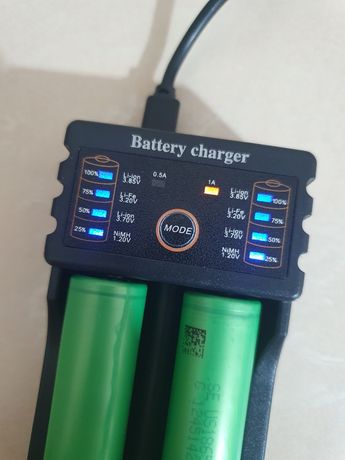 Зарядка для батарейки, + 2 шт батарейка (18650)