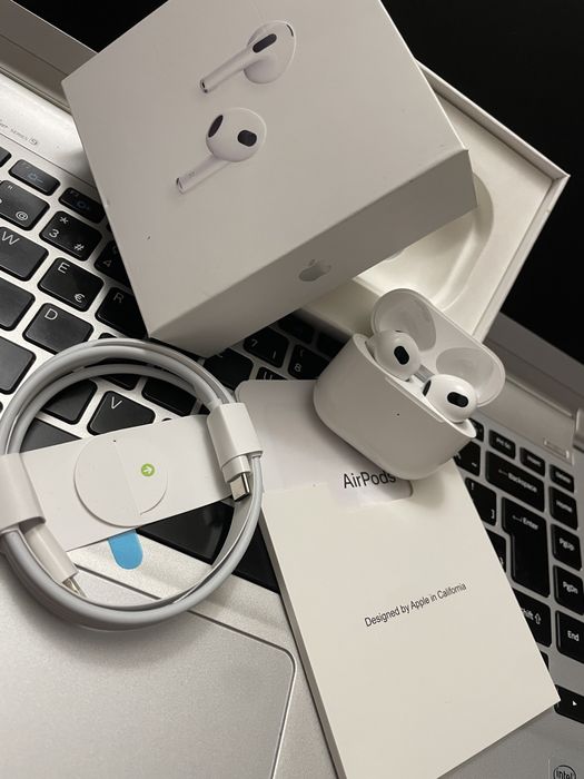 Casti Airpods Generatia 3 ca si noi