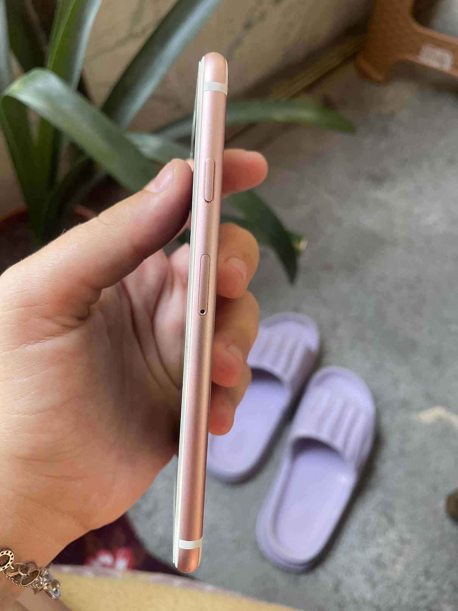 Iphone 6s чисто нов