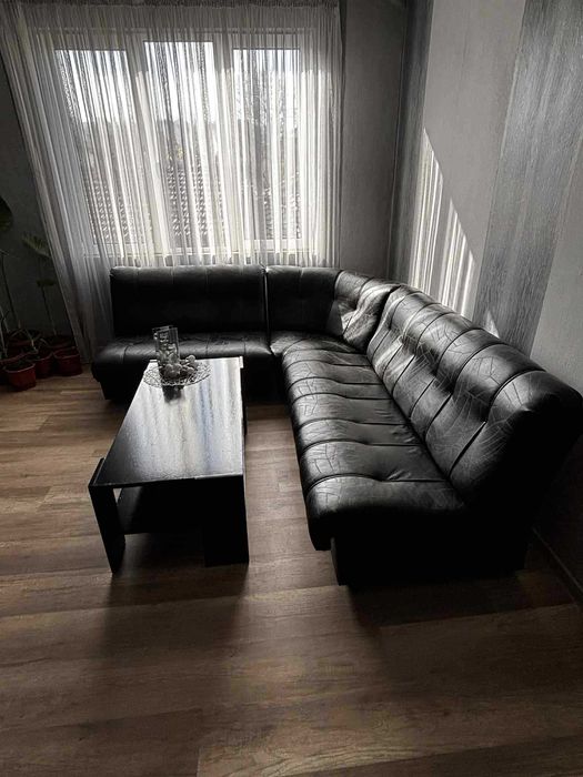 Модулен кожен диван с функция сън и място за багаж + 2 фотьойла