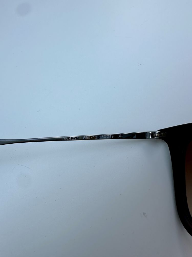 Ray Ban RB4221 3N