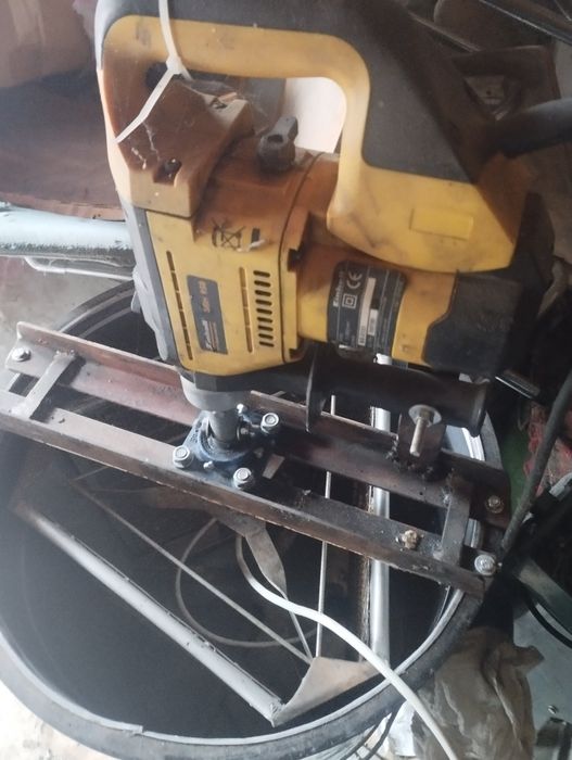 Пчеларска центрафуга за мет