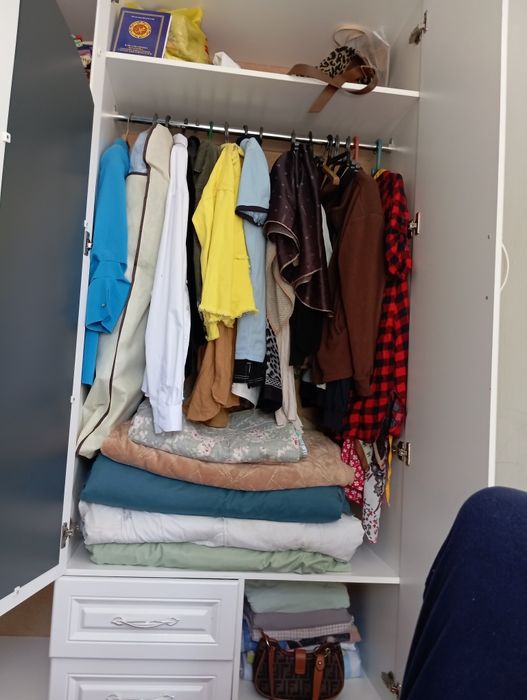 Срочно продаётся шифонер и камод  за 75000т отдам