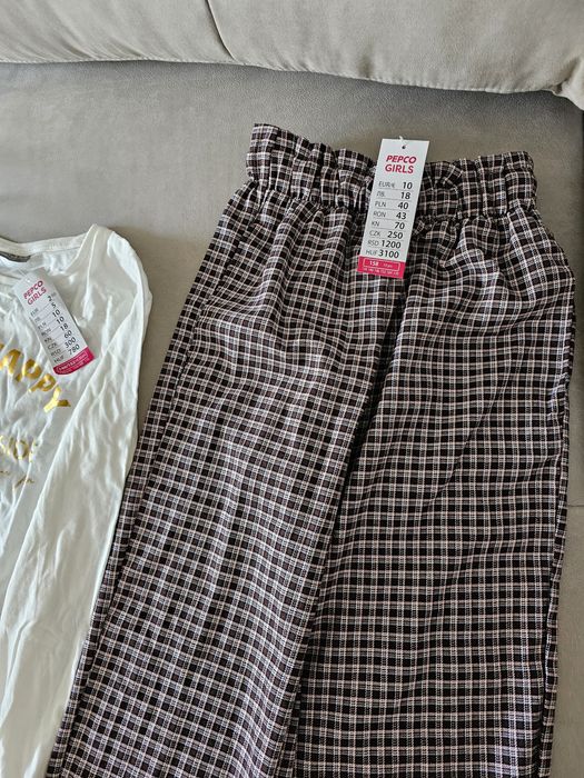 Продавам детски панталон и блуза