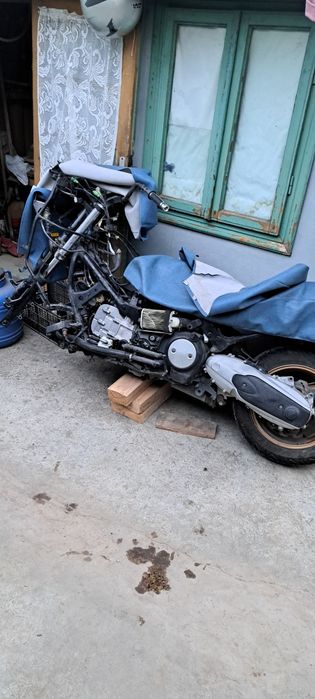 Dezmembrez yamaha tmax 500 an 2001!