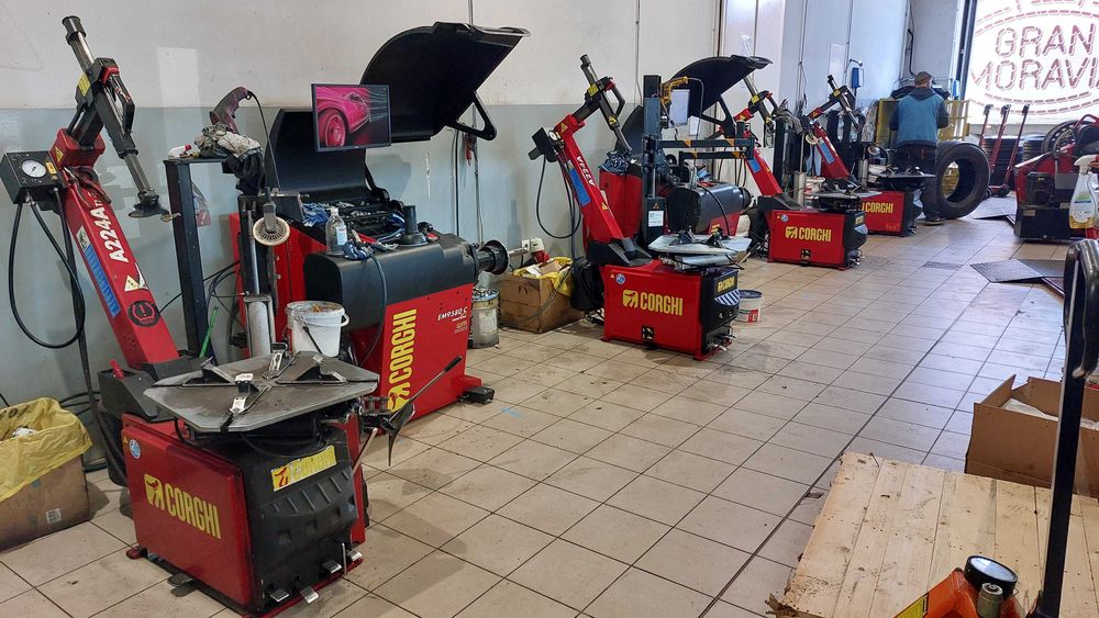 CORGHI - EM 9580 LaserLine  - Баланс машина за гуми на леки автомобили