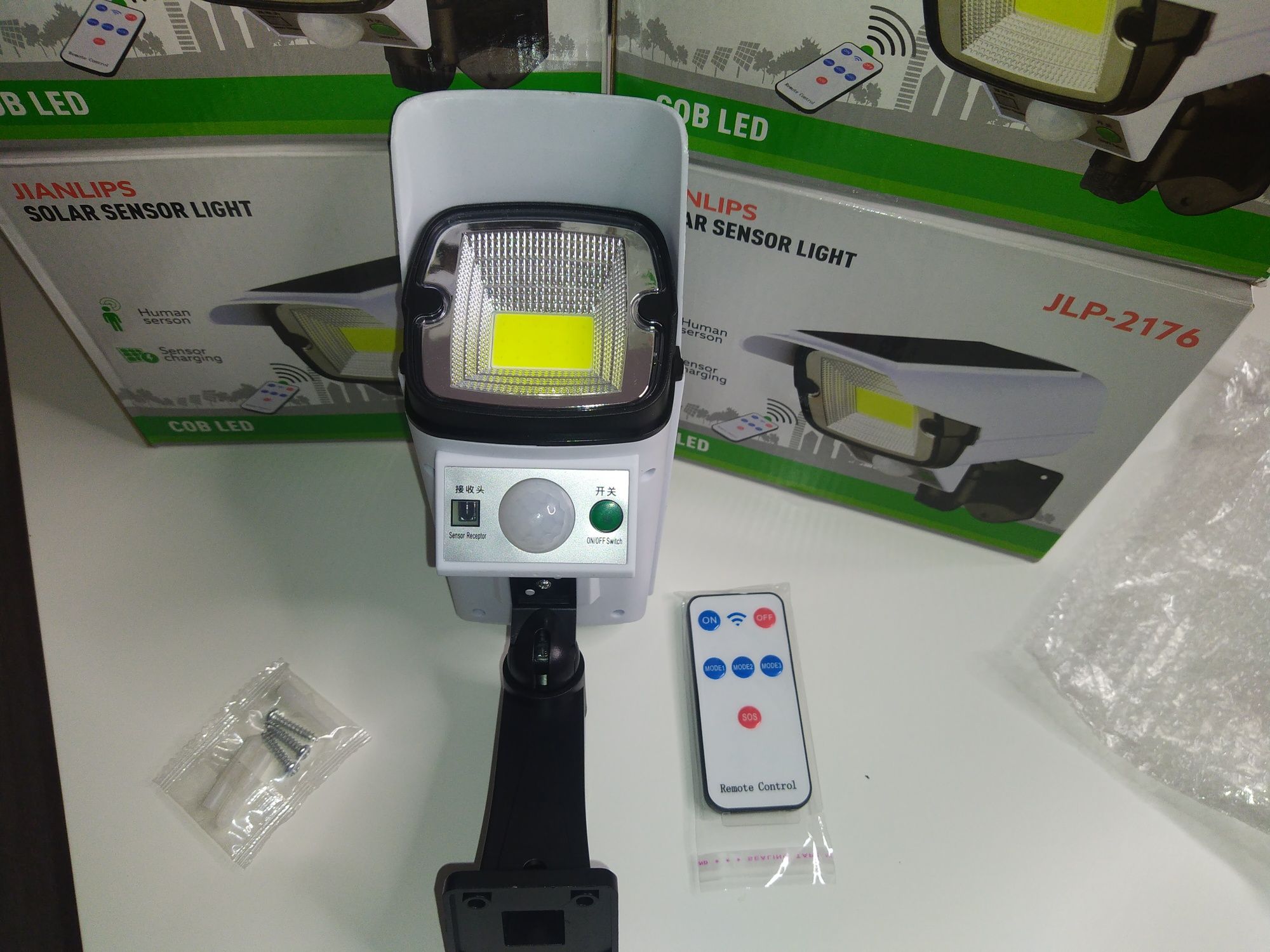Lampa solara tip camera supraveghere cu telecomanda,senzor de miscare