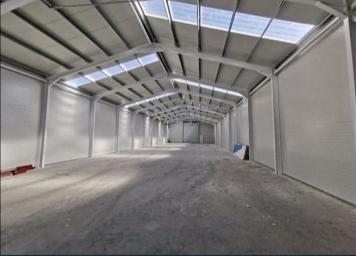 Vand hale metalice la preț de producător