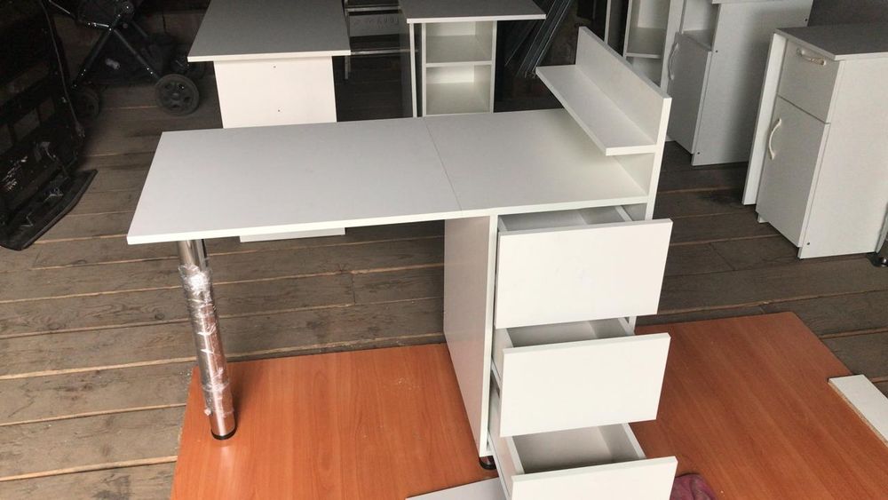 Продам маникюрный стол  новый