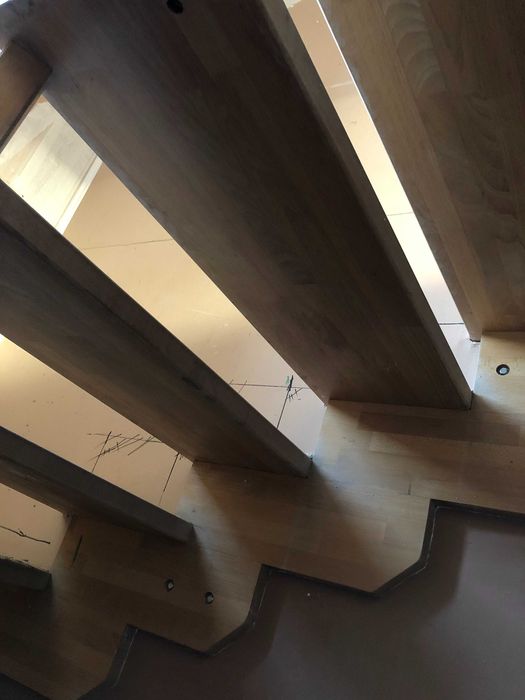 Scara de interior, lemn fag, intoarcere dreapta, 15 trepte, balustrada