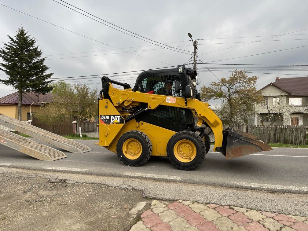 inchiriez Mini excavator de la 900 lei si Bobcat, Buldo excavator