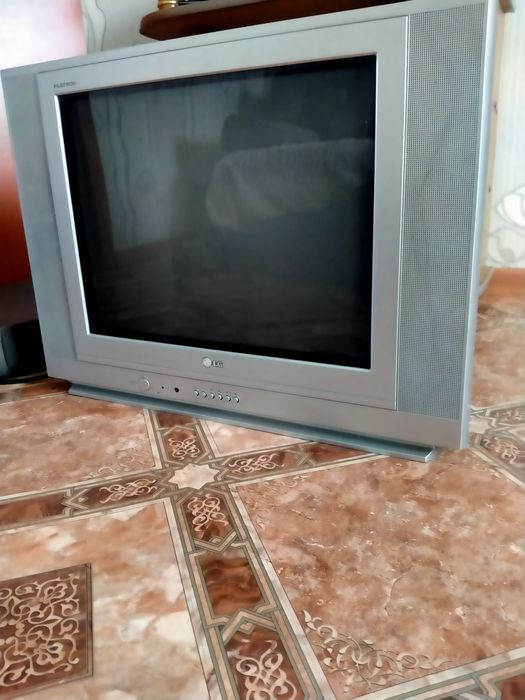 Продам б/у телевизор