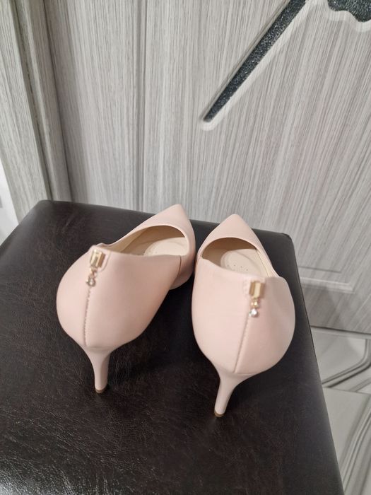 Pantofi din piele,model deosebit