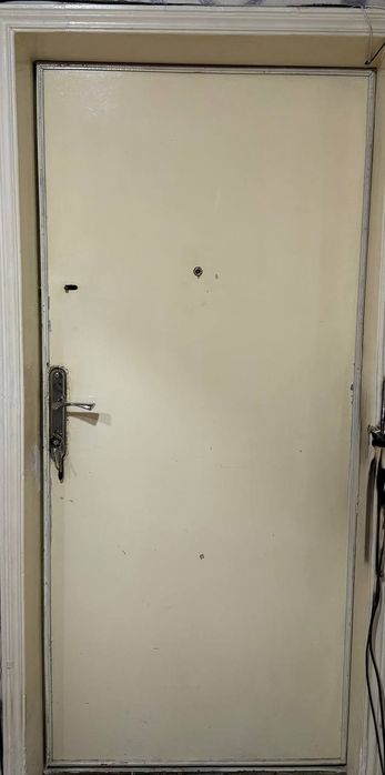 Продам железную дверь б/у