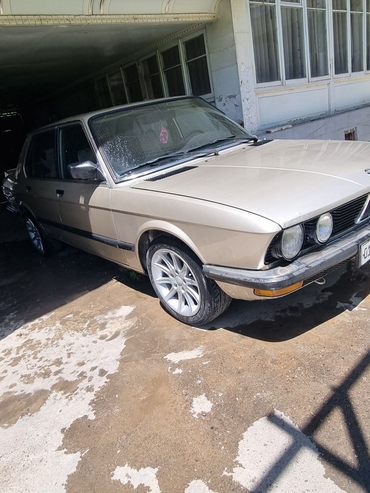 Bmw e 28 sotiladi